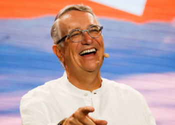 Salinas Pliego paga fianza en EE.UU. por presunta defraudación en venta de empresa telefónica